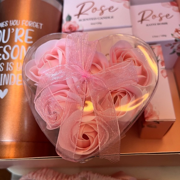 Rose Bath & Body Curated “Especially for You” Gift Set with Pink Accessories-New - Picture 10 of 13